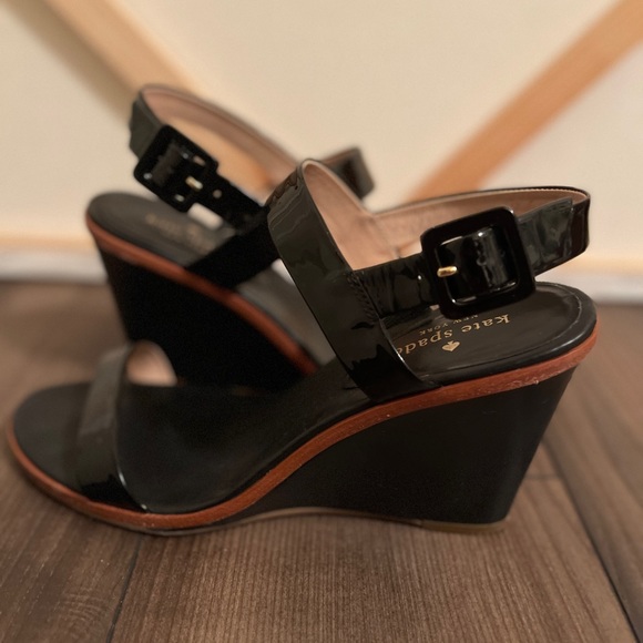 kate spade Patent Leather Wedge Heel Sandal Sz 10 - Picture 1 of 7